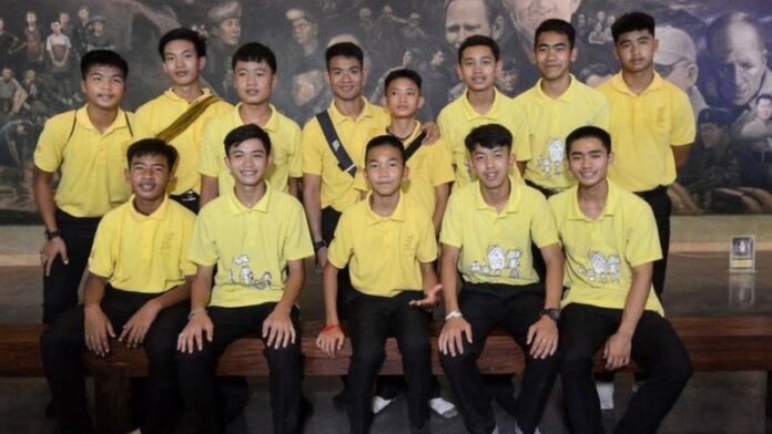 Entre junio y julio de 2018, la historia de Duangpetch Promthep y otros 11 jóvenes futbolistas tailandeses conmovió al mundo.