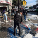 Limpian calles del Centro de Tijuana con apoyo de comerciantes