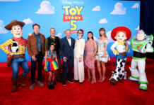 Tom Hanks, Tim Allen y Taylor Swift celebran la premiere mundial de Toy Story 5 en Los Ángeles