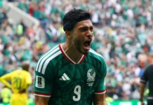 ¡Histórico! México rompe el maleficio inaugural y rinde al Azteca con un sólido 2-0 ante Sudáfrica Raúl Jiménez celebrando gol